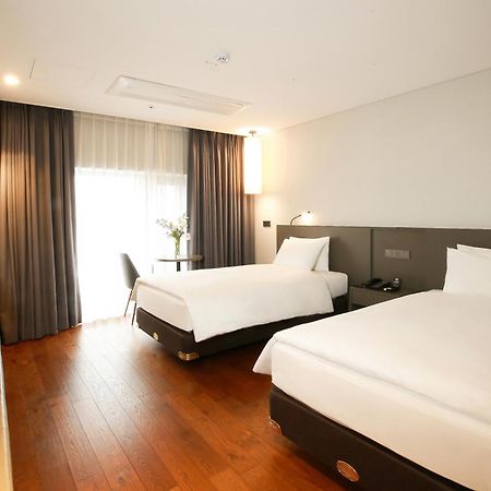 Westernlife Hotel Iksan Room photo