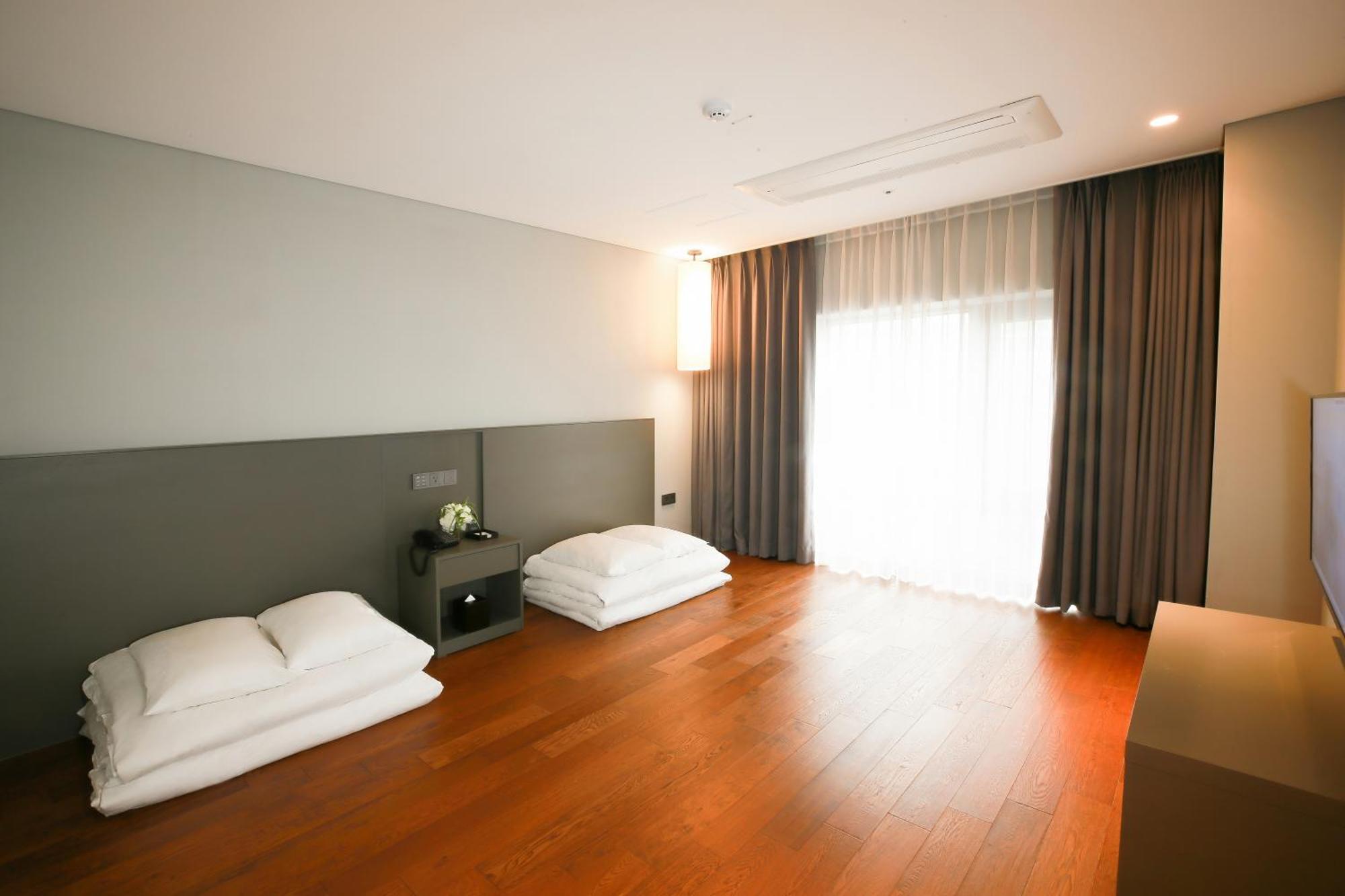 Westernlife Hotel Iksan Room photo